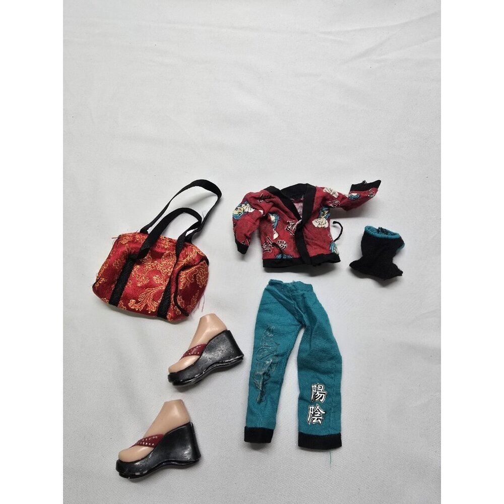 Bratz Play Sportz Kickin' Karate Roxxi Outfit Pants Kimono Shoes Bag